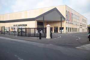 Flotte facader på dit byggeri med solide facadeelementer i beton